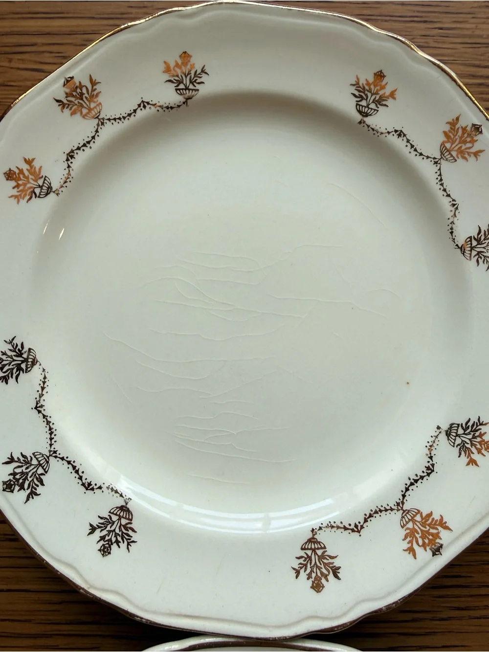 Crown Pottery set of 4. Hanging Light Pattern, gold leaf